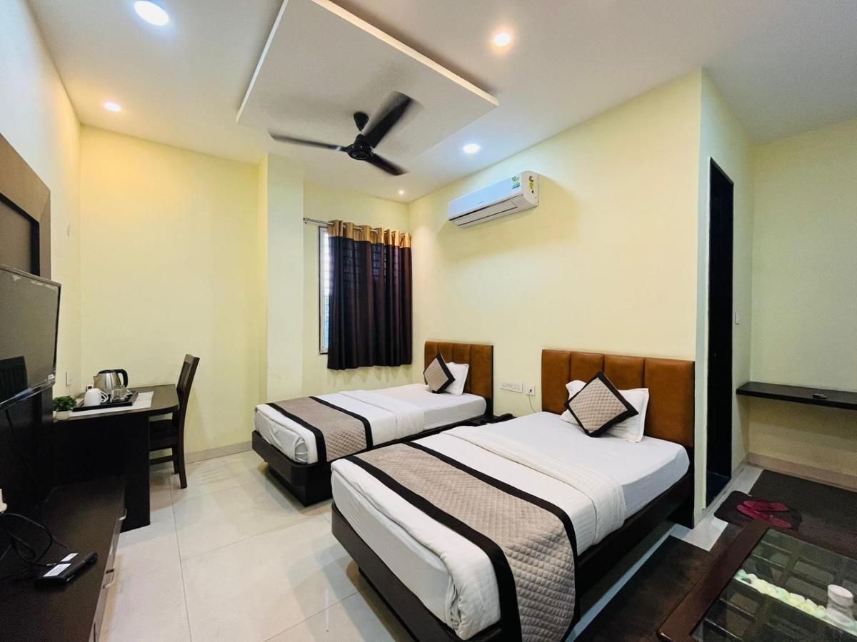 Jmc Hotel Lavish Akolia Extérieur photo