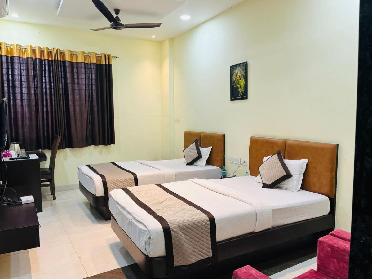 Jmc Hotel Lavish Akolia Extérieur photo