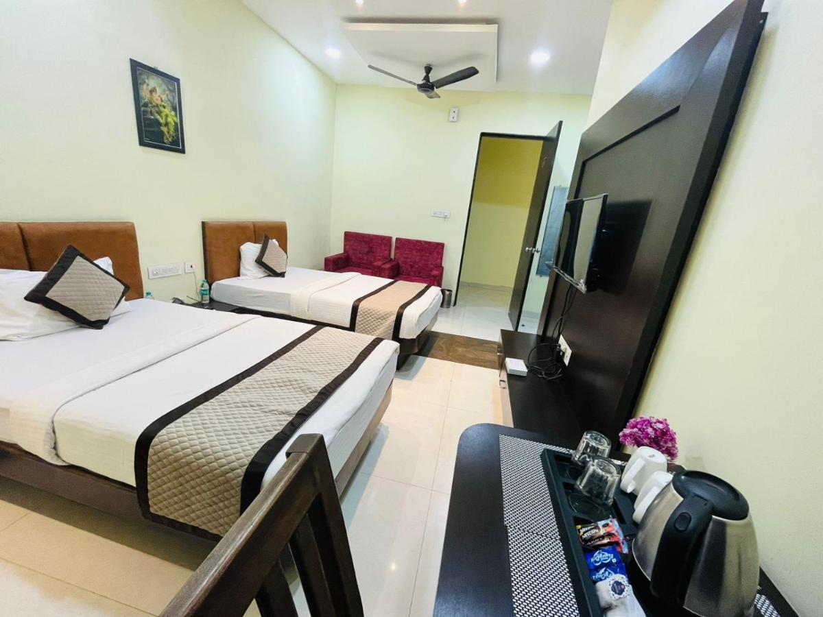 Jmc Hotel Lavish Akolia Extérieur photo