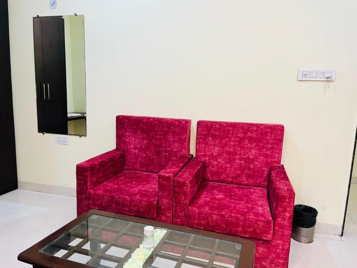 Jmc Hotel Lavish Akolia Extérieur photo