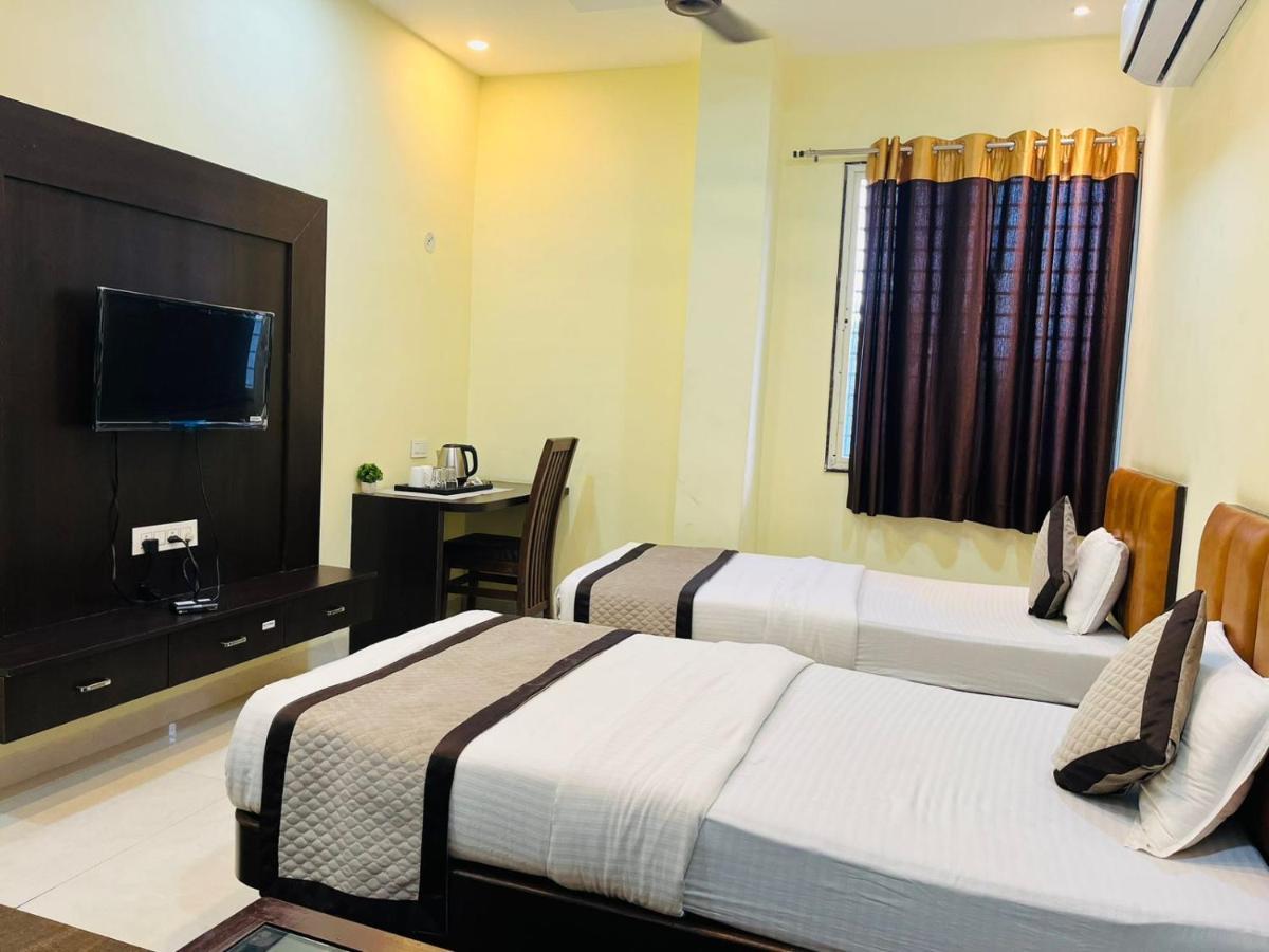 Jmc Hotel Lavish Akolia Extérieur photo