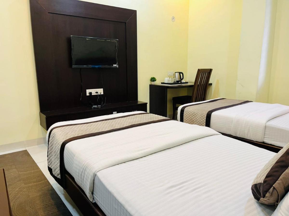 Jmc Hotel Lavish Akolia Extérieur photo