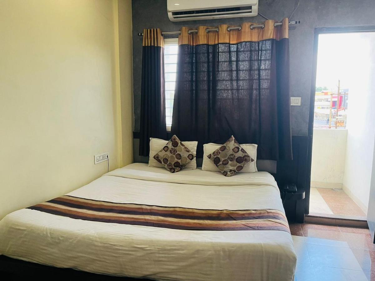Jmc Hotel Lavish Akolia Extérieur photo