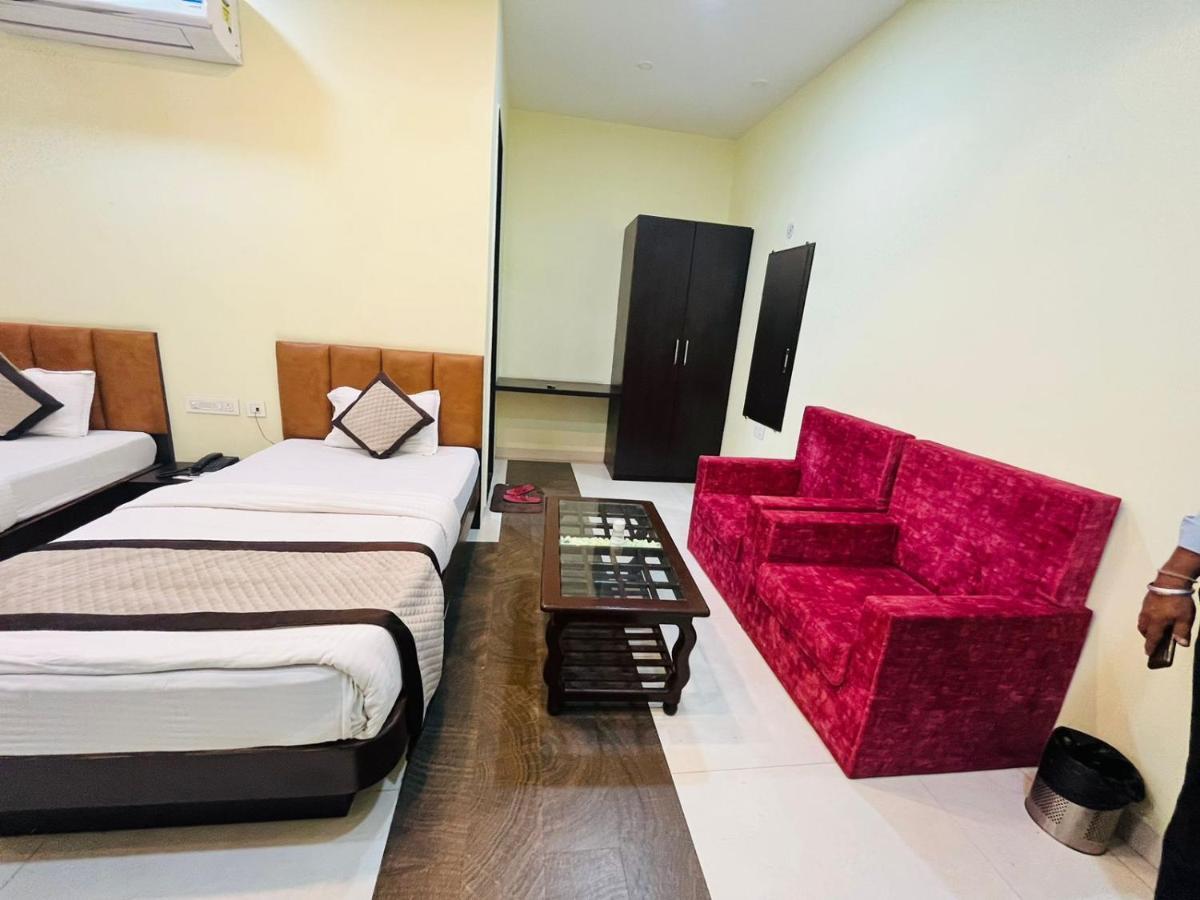 Jmc Hotel Lavish Akolia Extérieur photo