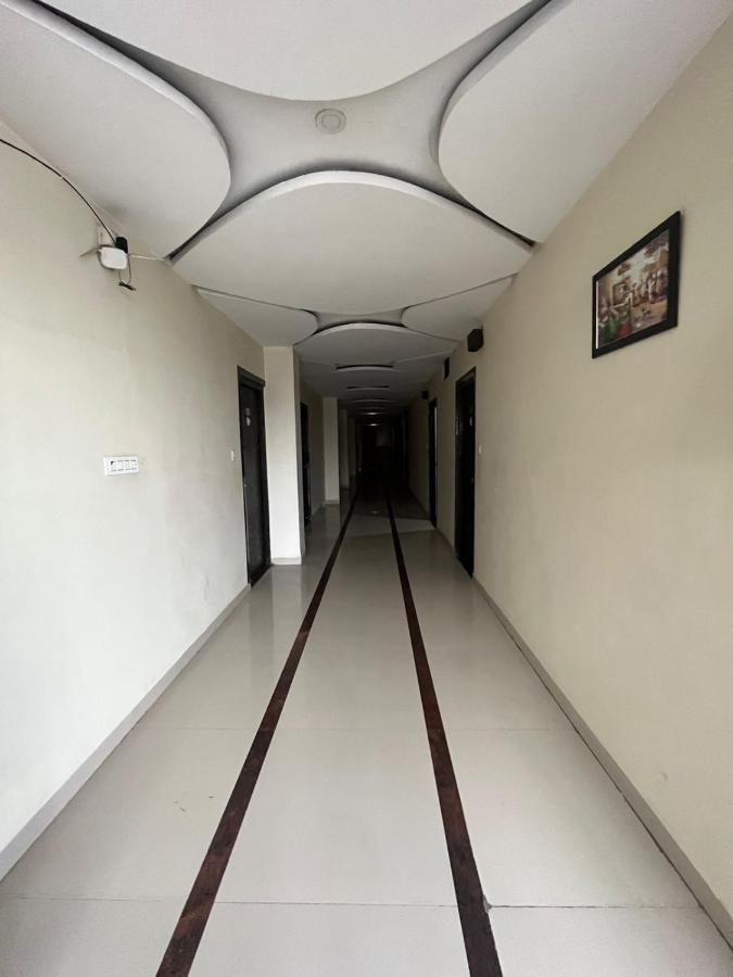 Jmc Hotel Lavish Akolia Extérieur photo